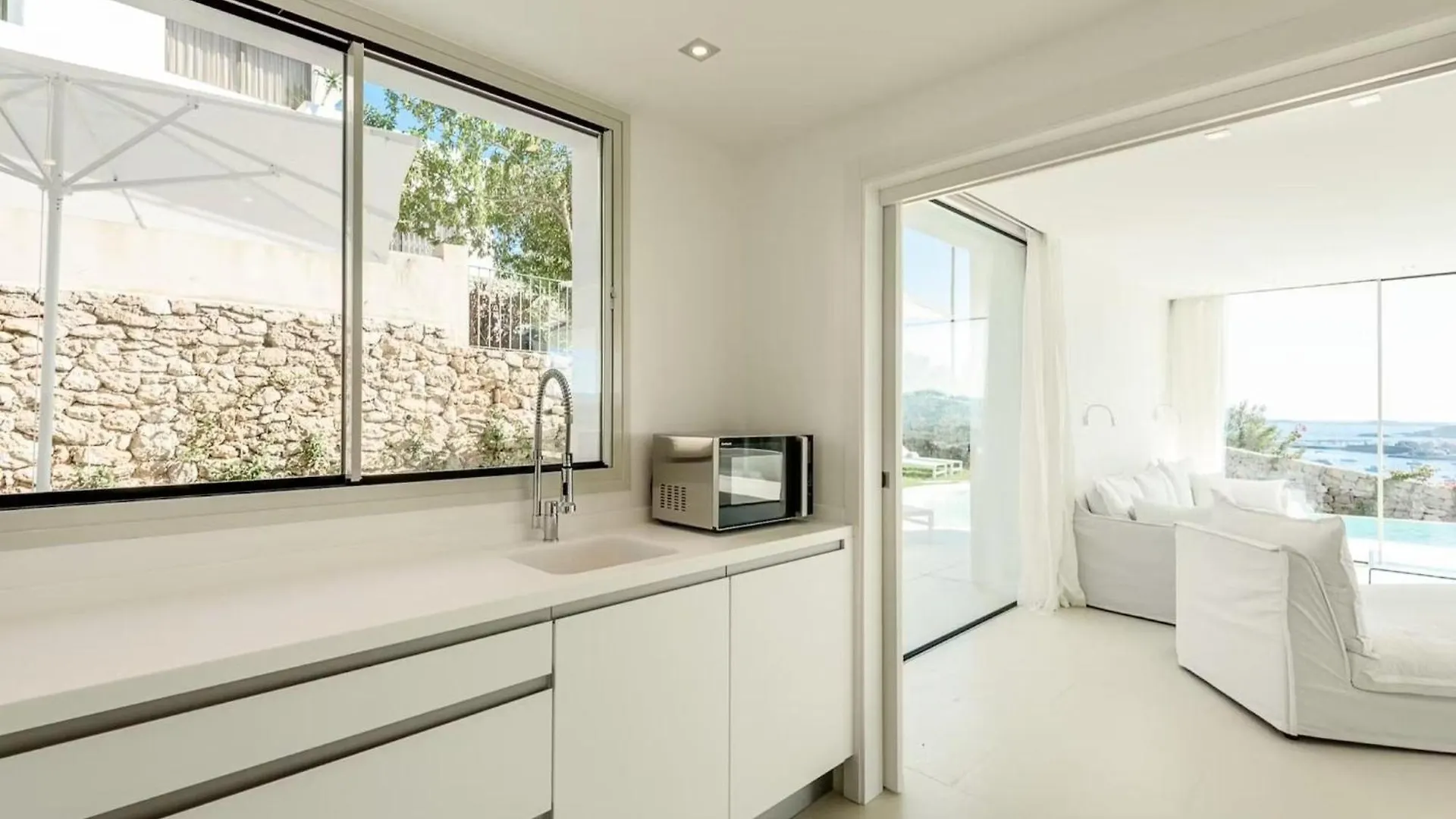 Charming Villa In Delightful Gateway Talamanca
