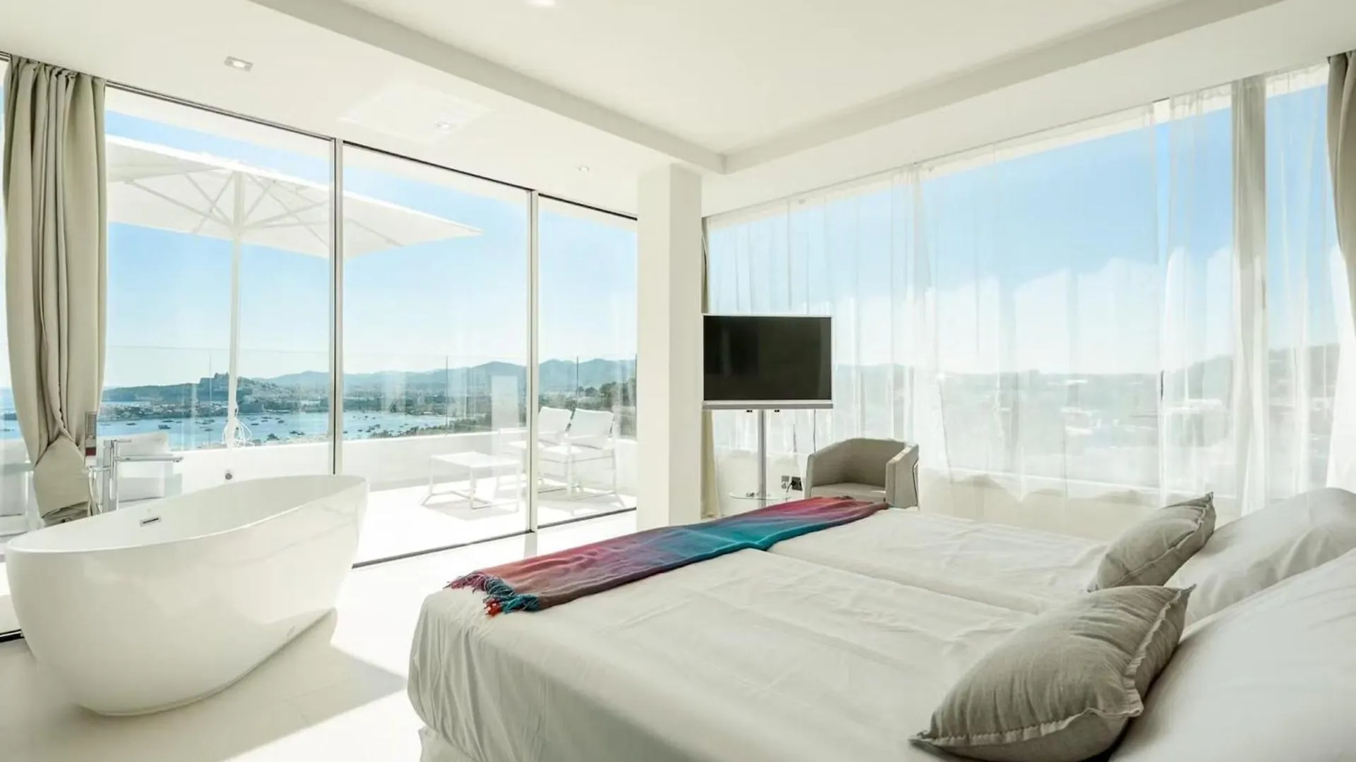Charming Villa In Delightful Gateway Talamanca